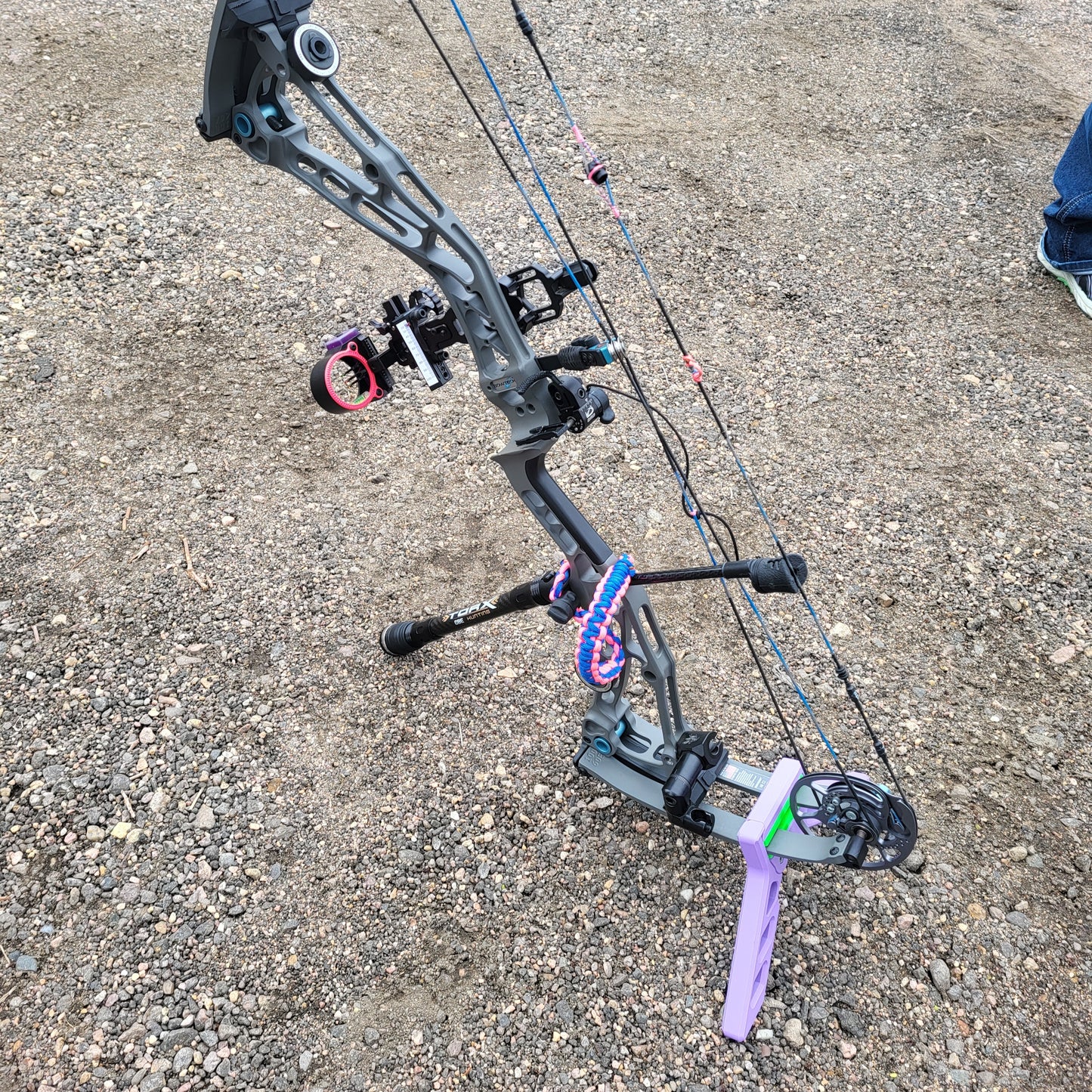 CUSTOMIZED Bow Stand, Limb Attached